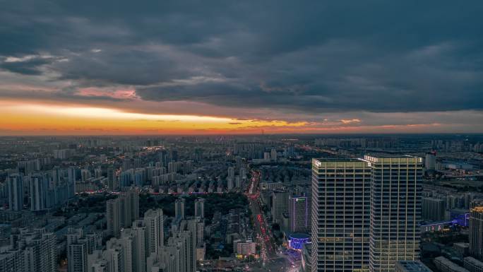 雨后城市的超延时鸟瞰图