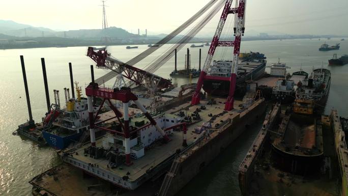 港口码头造船厂船吊装施工