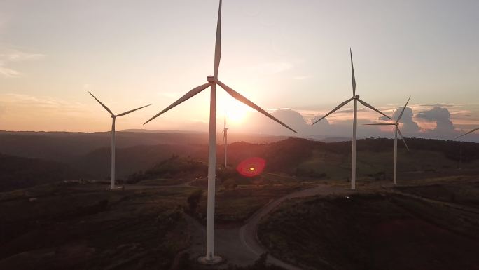 山上风力涡轮机替代能源的空中拍摄