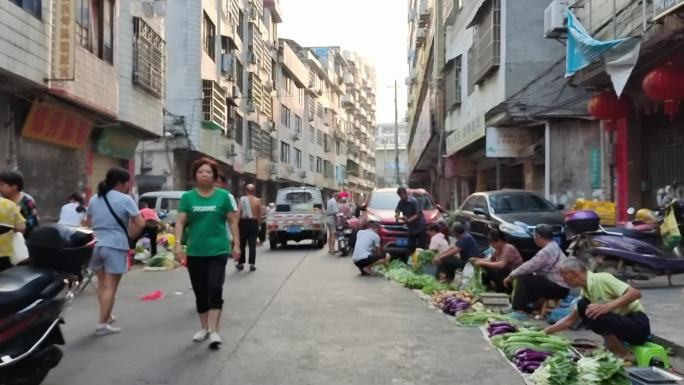 清晨小城迎着日出商业菜市场早晨市民菜市场