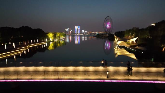 苏州金鸡湖东方之门摩天轮散步城市夜景