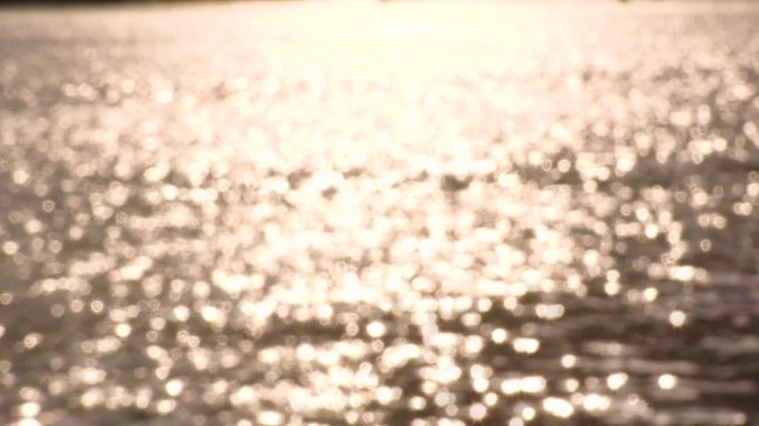 太阳照在河面上水波涟漪河水太阳水面涟漪