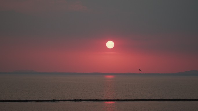 夕阳与湖面