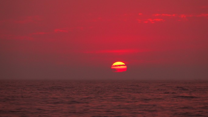 海上日出延时早上天空阳光云朵海平面太阳升