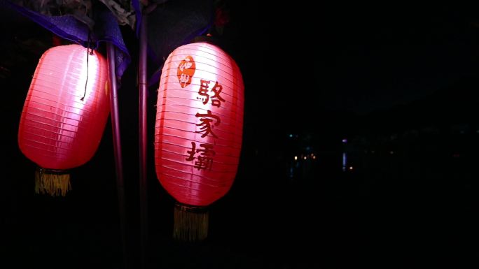 两只红灯笼夜景实拍