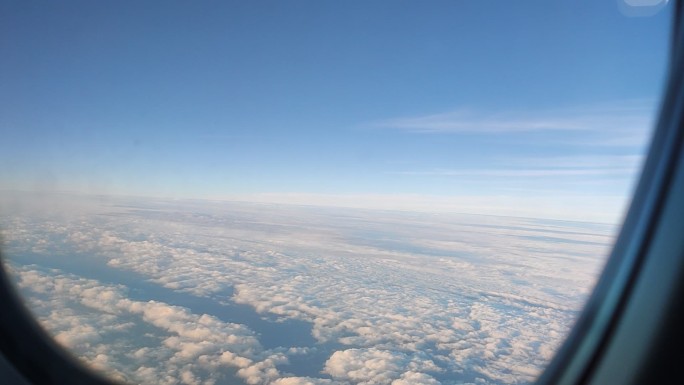 飞机窗景云层实拍