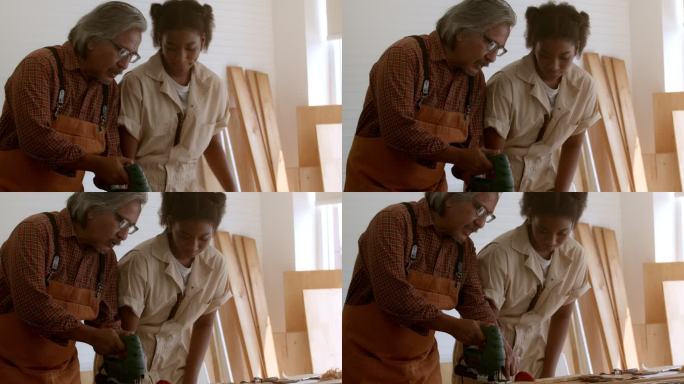老师正在教一个学生使用木材切割机。
