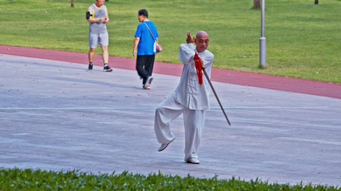 广州天河公园 舞剑者