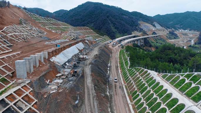 高速公路视频建设初期的云南山区高速公路