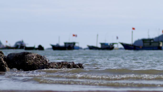 礁石  沙滩 泊船 海浪 岸边 港湾