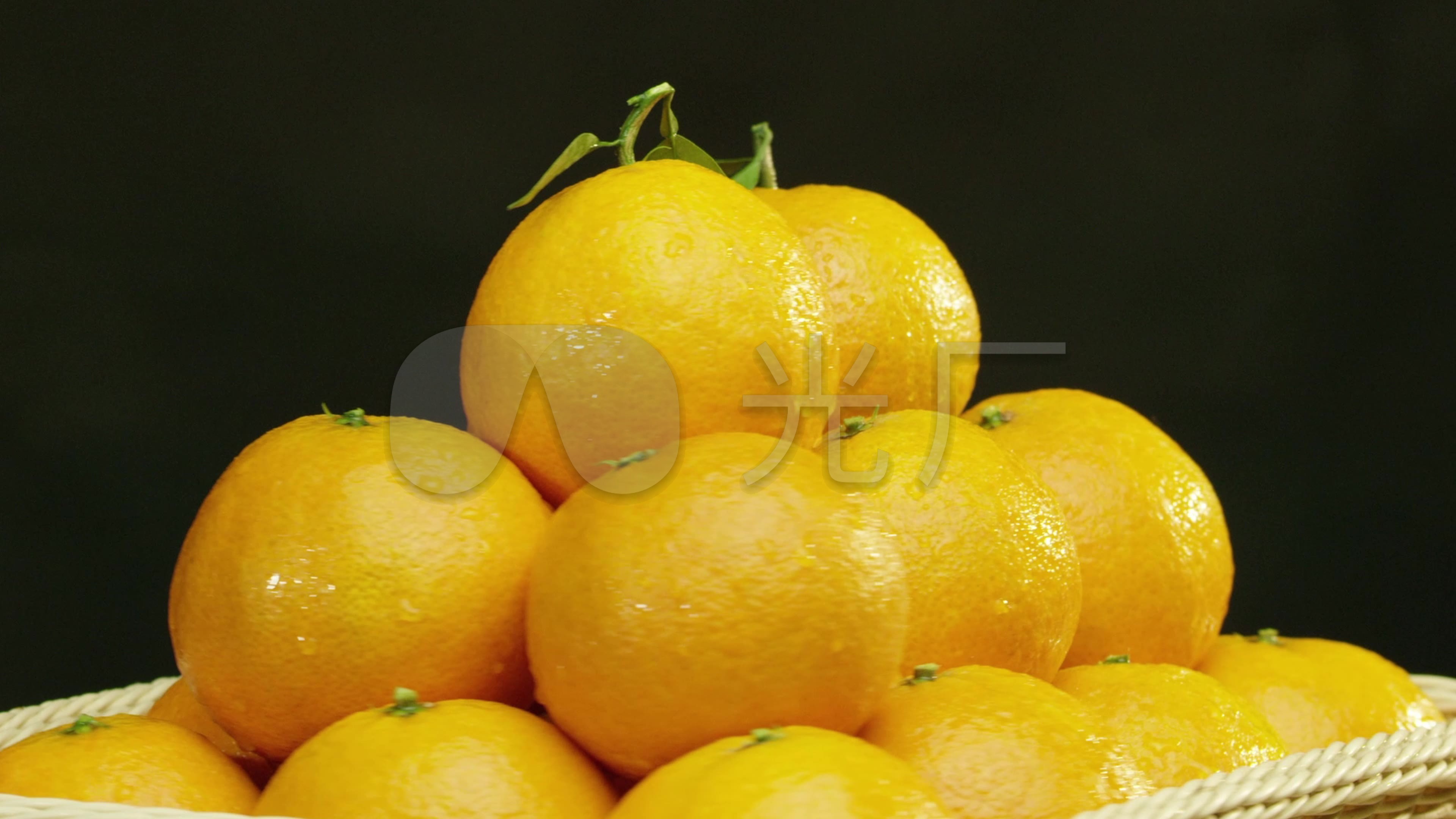 白底绿叶几个小橘子剥开橘子桔子蜜桔图片免费下载 - 觅知网