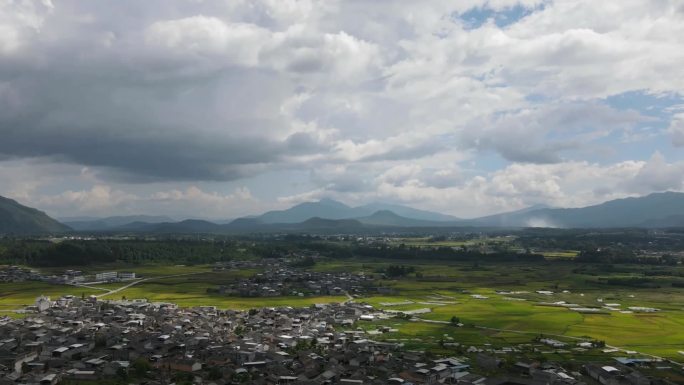 腾冲自然金色稻田风光延时航拍