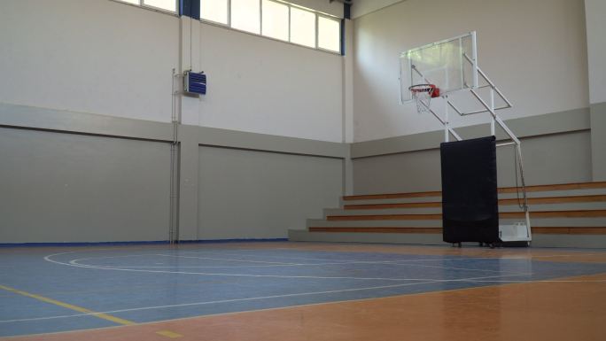 空的室内篮球场体育馆体育设施校园篮球馆