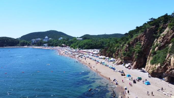 大连棒棰岛碧海蓝天海边沙滩湾区