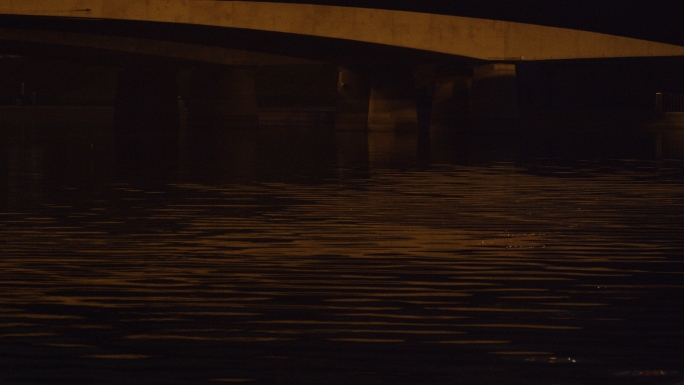 唯美桥下水波纹立交桥夜景水景湖水水面倒影