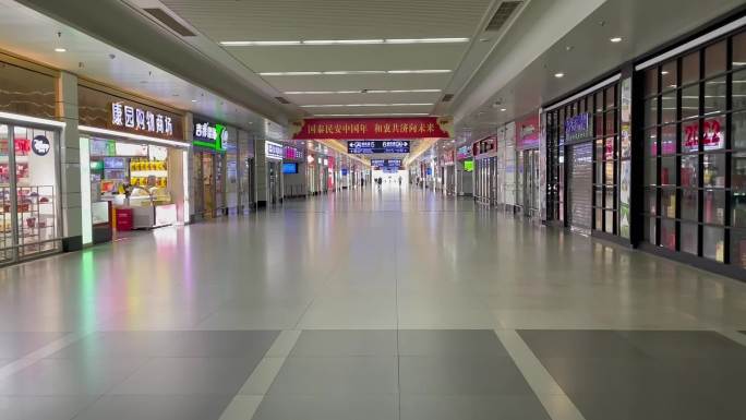 疫情期间的上海站