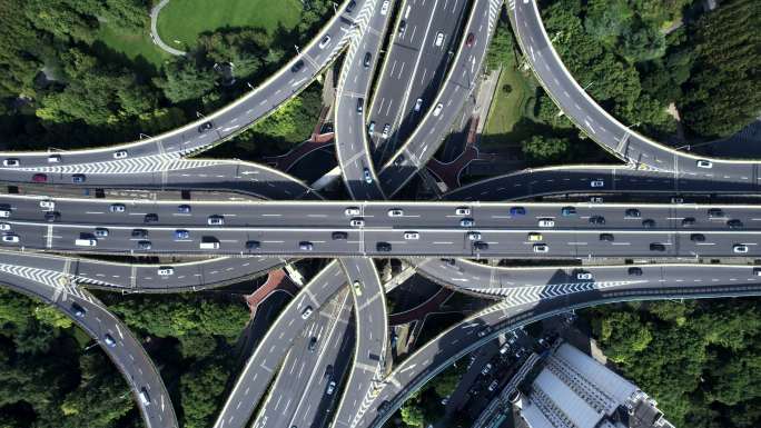 繁忙道路交叉口鸟瞰图