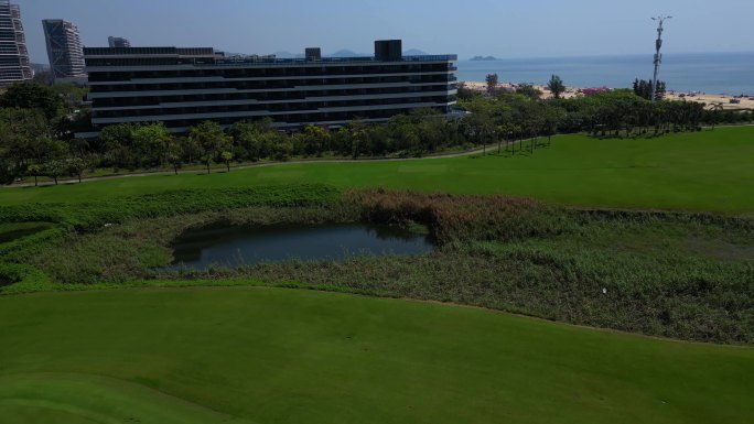 海岸线保利集团酒店高尔夫练习场海边