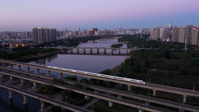 高铁城市穿行