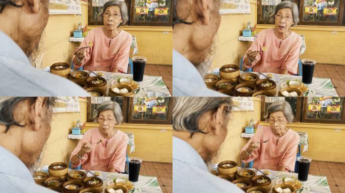吃亚洲街头食品的老年夫妇
