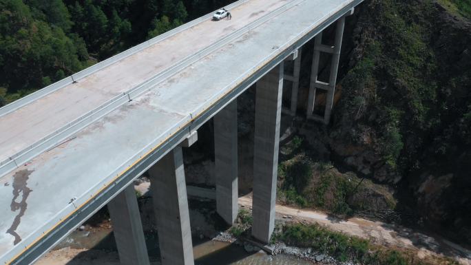 高速公路视频云南山区高速公路超级高架桥