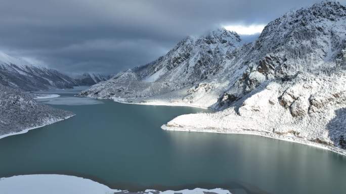 西藏然乌湖雪景