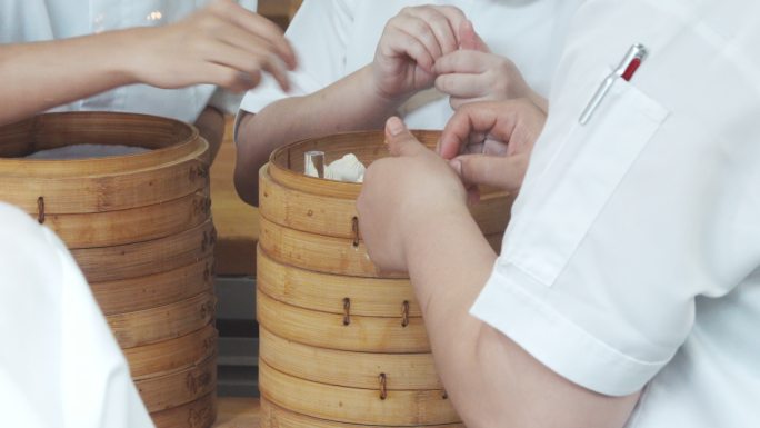 点心餐厅厨房。烧饭绿色营养