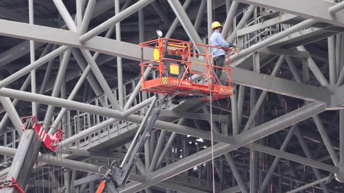 杭州亚运会西站电焊工普通劳动者建设者