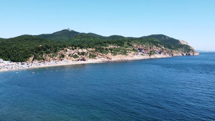 大连棒棰岛碧海蓝天海边沙滩湾区