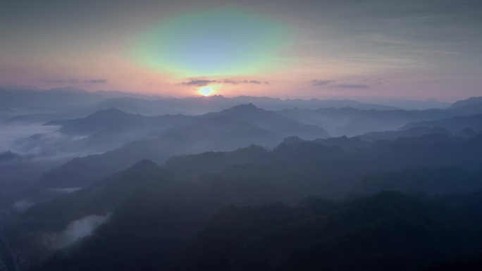 航拍云雾大山