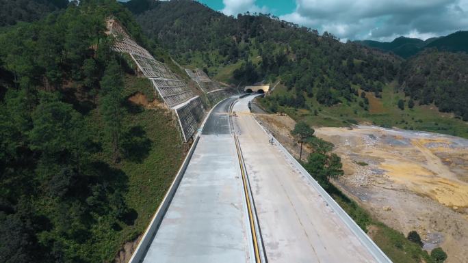 公路视频云南山区高速公路桥梁隧道建设工地