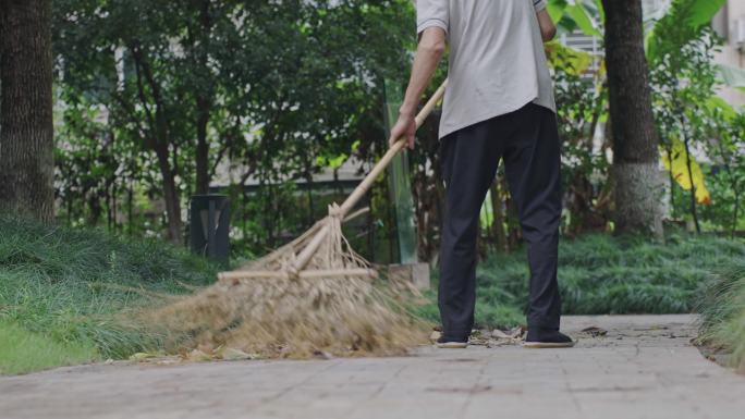 保洁  老人 扫落叶