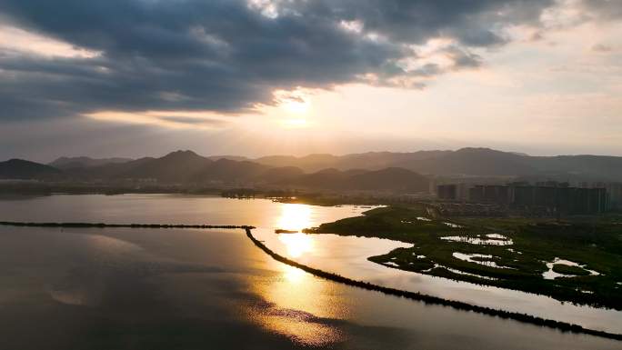 4K航拍昆明市滇池大观公园湿地夕阳11