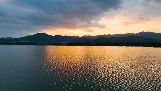 4K航拍昆明市滇池大观公园湿地夕阳5