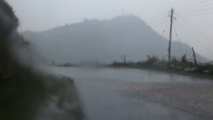 山区大雨洪涝雨自然灾害