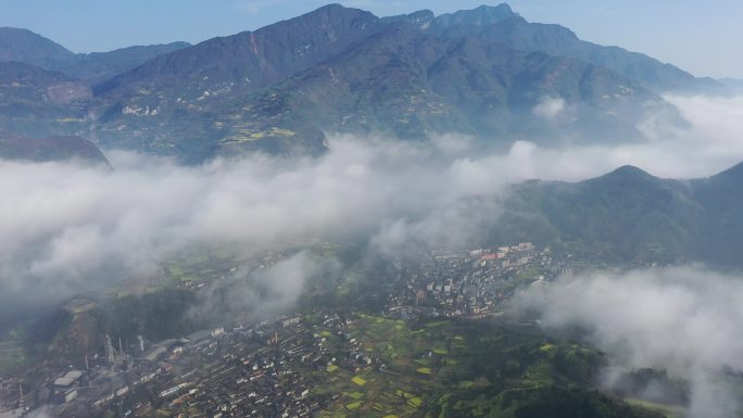 云之下的峨眉南山村庄