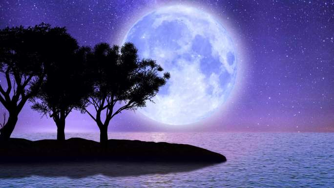 海上的超级月亮。戏剧性的美丽月光场景，惊险的镜头