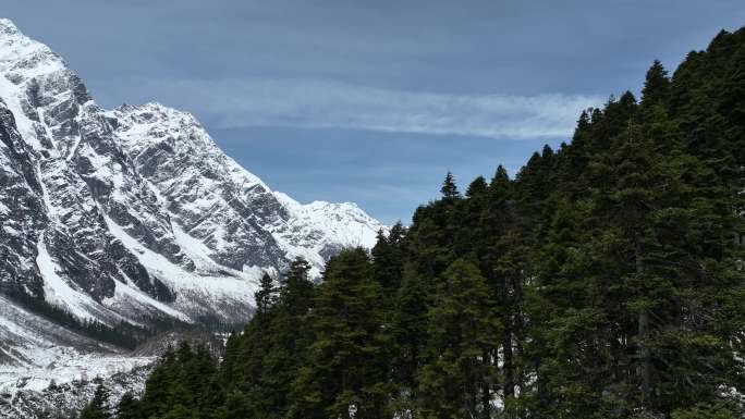 西藏林芝波密嘎瓦龙雪山