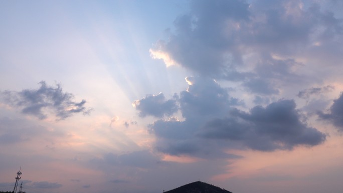 山日出延时早上天空阳光云朵山峰太阳升起来