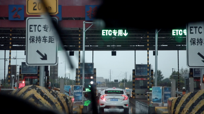 雨中行车下雨开车