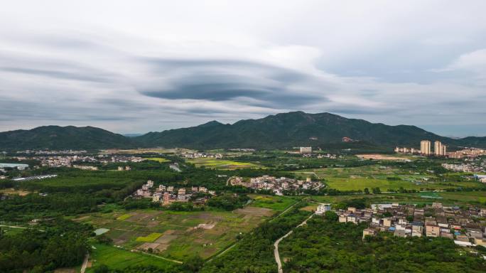 气象奇观 荚状高积云