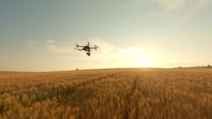 空中SLO MO无人机对农田进行监控