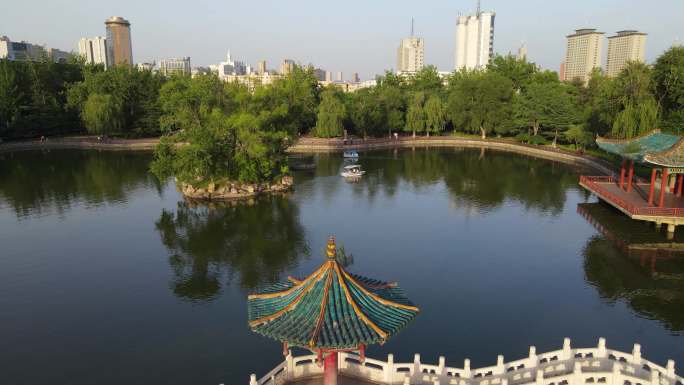 山西阳泉航拍公园儿童公园人工湖园林城市