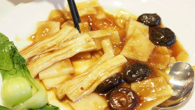中餐：豆腐皮炒竹笋片油菜籽