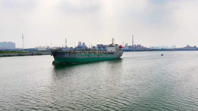 天津海河邮轮运输海洋船只城市风光