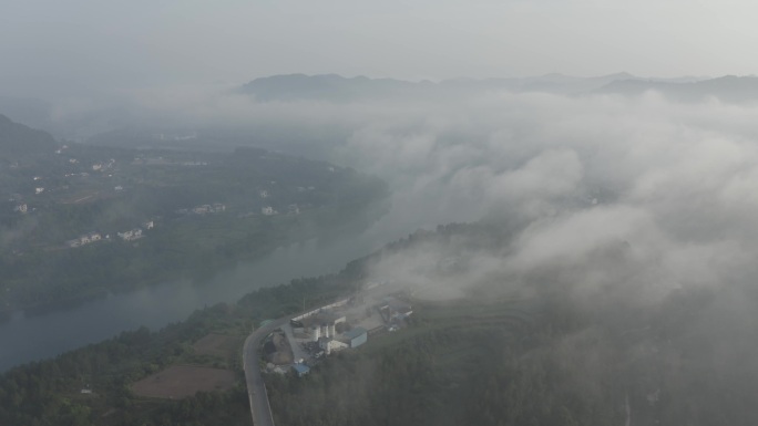 太阳云层大山