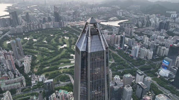 深圳第一高楼平安金融中心顶端特写