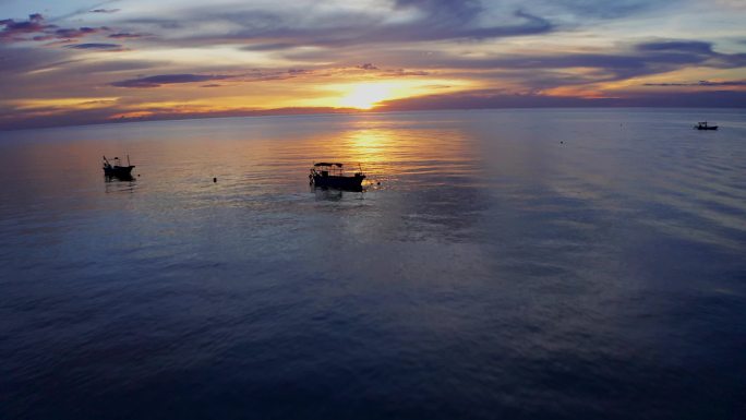 海边唯美黄昏日落灯塔