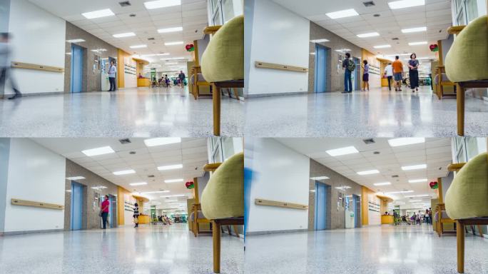 时间紧迫，患者在医院走廊移动。