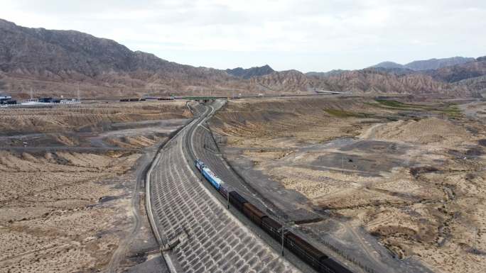 新疆阿尔金山格库铁路